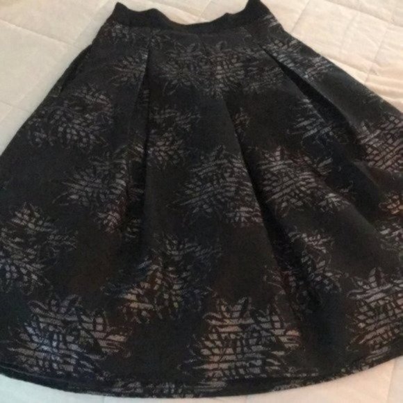 NWOT White House Black Market Metallic Shadow Stripe Full Skirt - Picture 3 of 6
